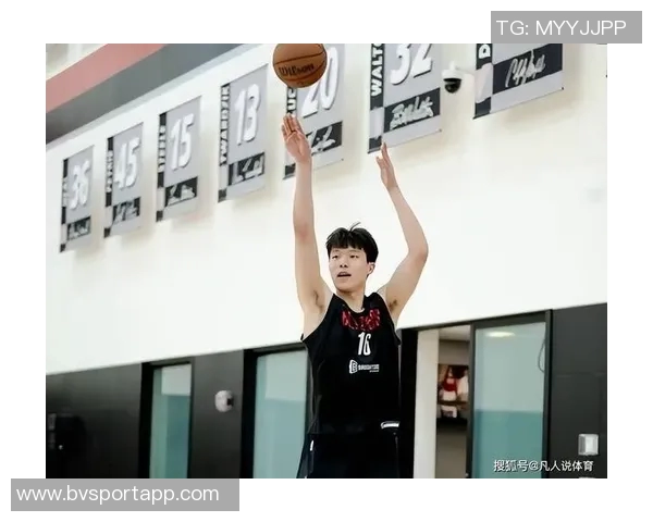 杨瀚森首节短暂出场表现平平仅得1篮板无得分贡献